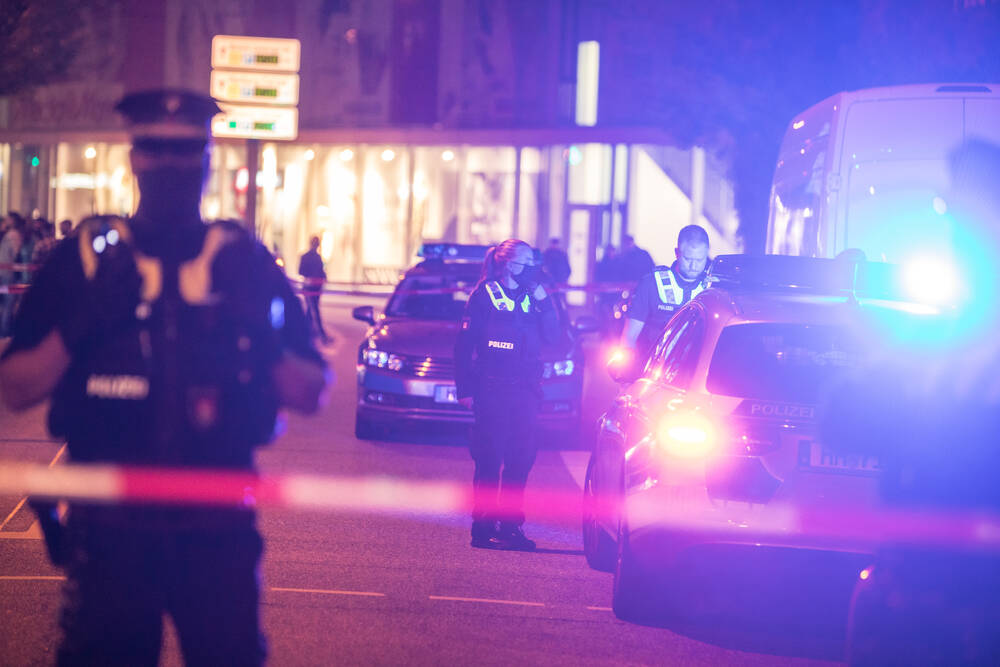 Schüsse in Frankfurter Restaurant! Mann angeschossen - Täter flieht, Polizei warnt die Bevölkerung!
