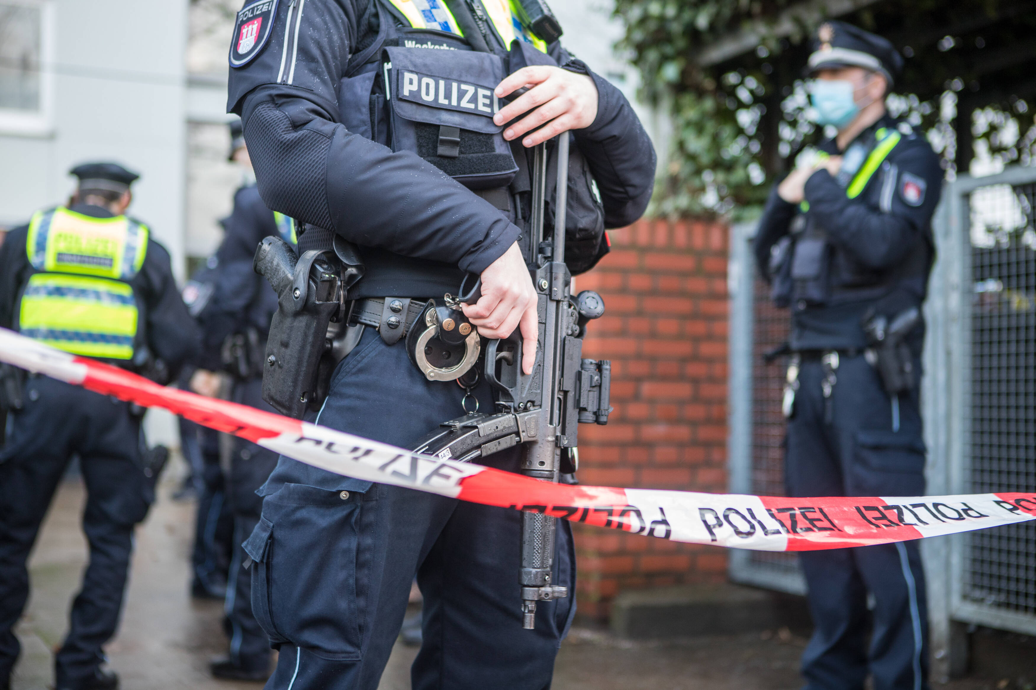 Brutaler Raubüberfall auf Antiquitätengeschäft – Eine Frau wurde von den Tätern schwer verletzt