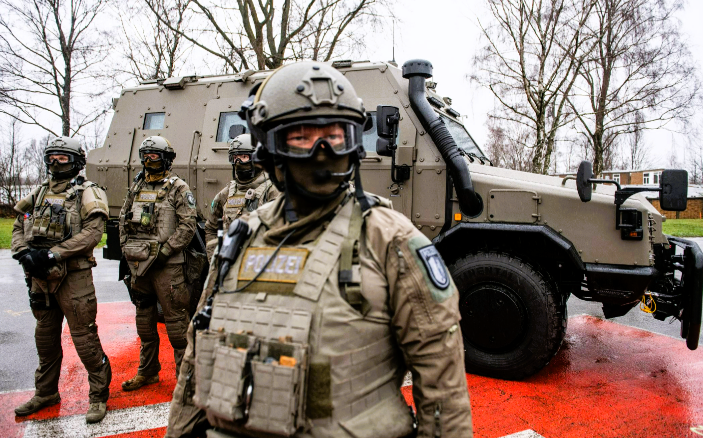 Eilmeldung! SEK-Einsatz nach Schüssen: Polizei stürmt Wohnung!