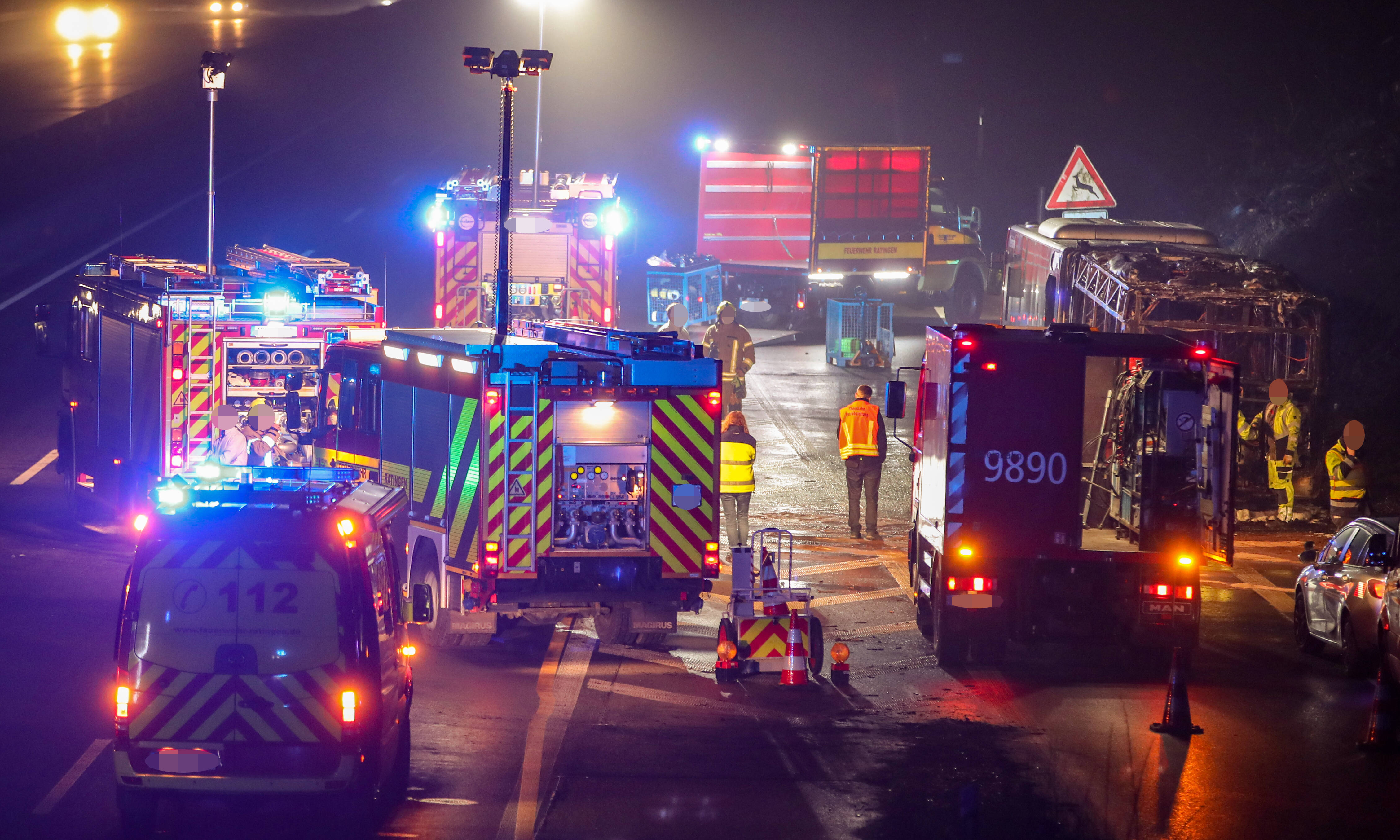 Tödlicher Unfall  - Volvo kracht ins Heck eines LKW - Fahrer stirbt an der Unfallstelle