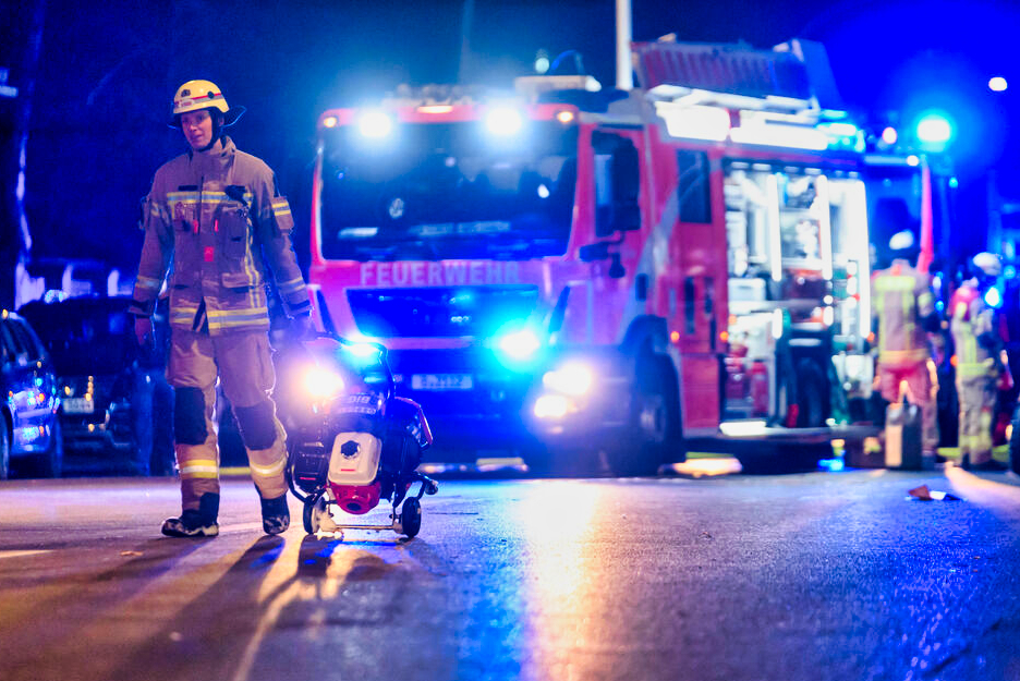 Polizei jagt unheimlichen Feuerteufel! Bayrische Gemeinde in Panik - 3 Brände in einer einzigen Nacht