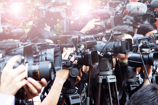 "Ich geh mit dir, wohin Du willst": Klumlitz präsentiert die Eheringe