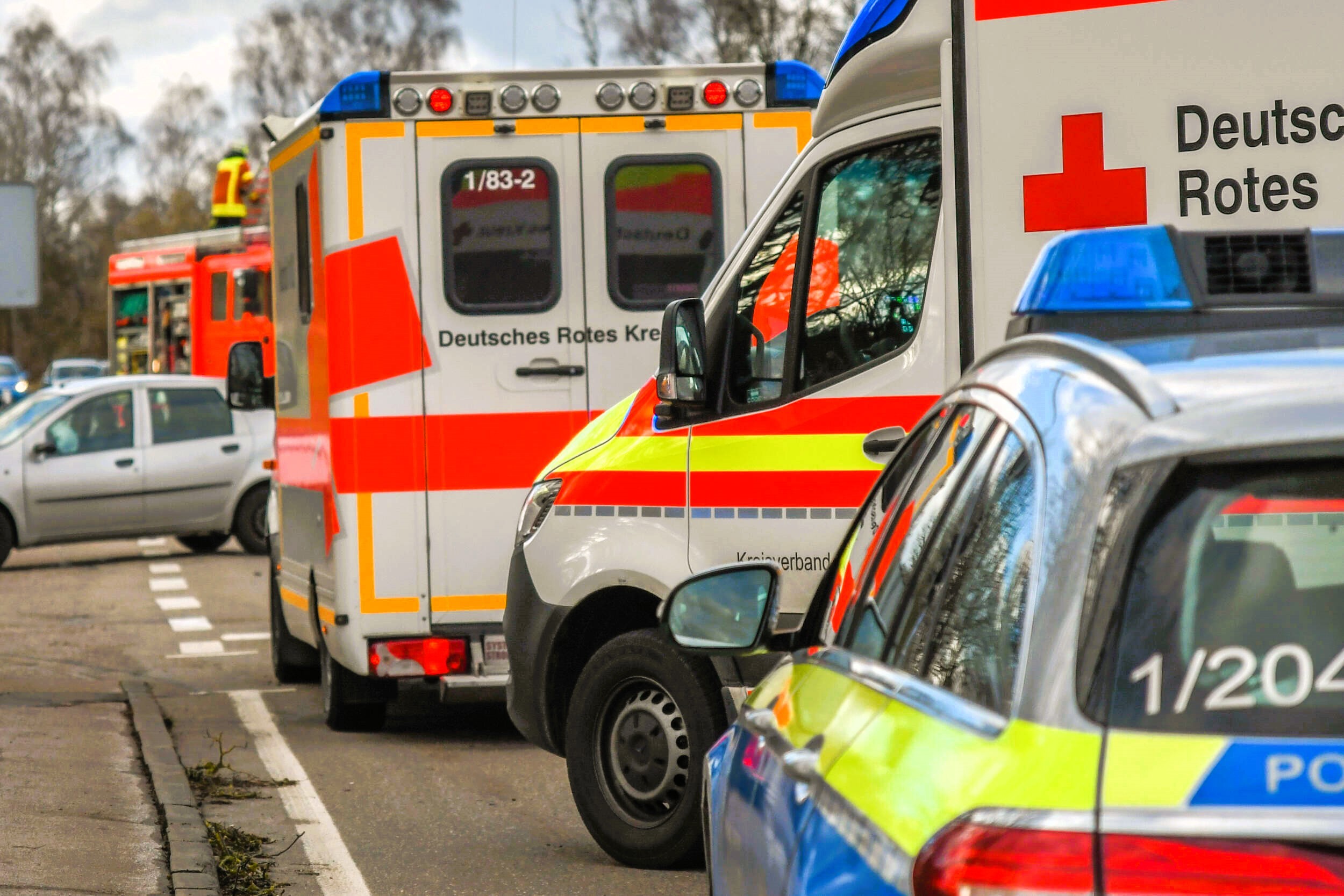 Giftalarm an Schule! Übelkeit bei Schülern und Lehrkräften - Großeinsatz der Rettungskräfte